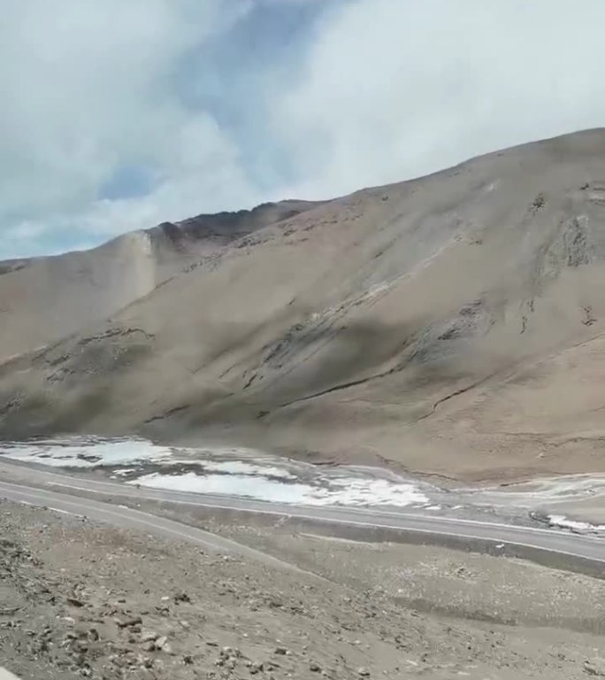 沿途 雪山 蓝天 白云 雪顶 峭壁 西藏