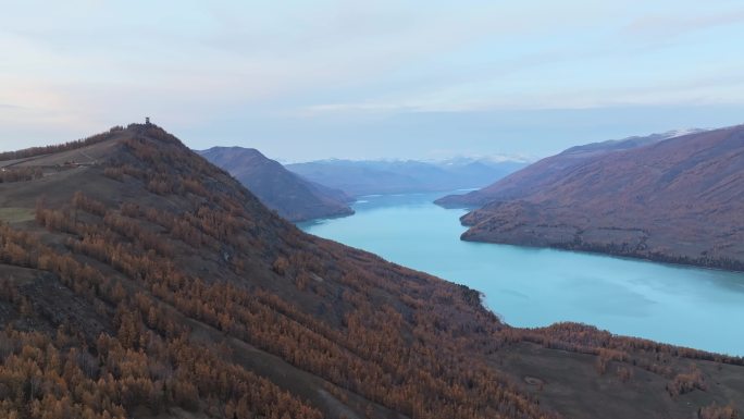 航拍秋天的新疆喀纳斯湖
