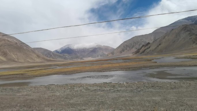 沿途 湿地 雪山 蓝天 白云 峭壁 西藏