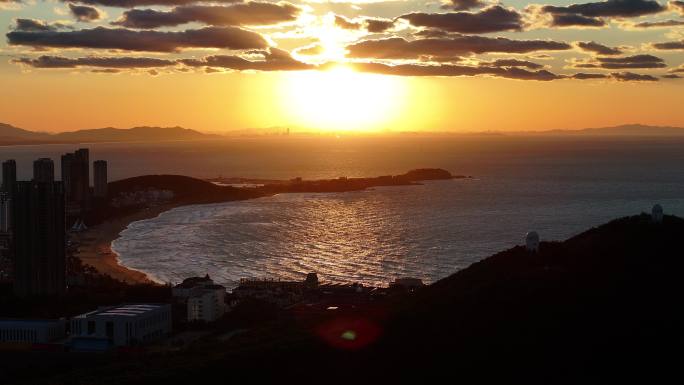 航拍威海玛珈山山大天文台夕阳晚霞天空