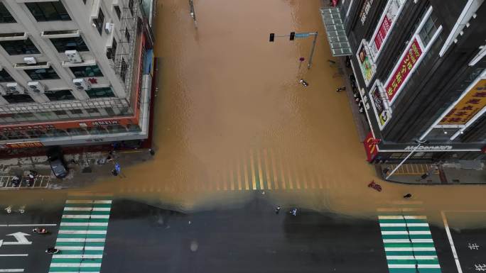 航拍粤西洪水过境城市被淹街道内涝