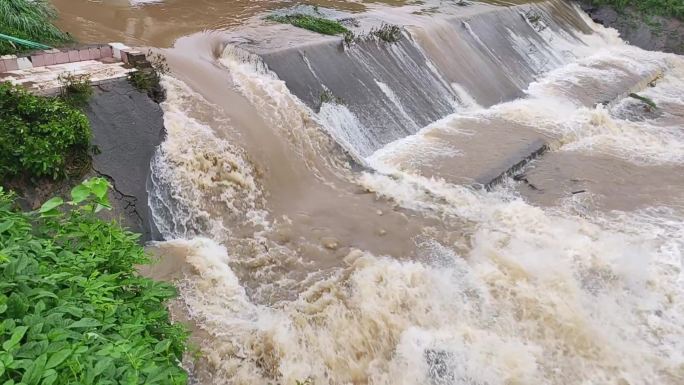 大坝泄洪 水坝泄洪 水浪翻滚 海浪奔腾