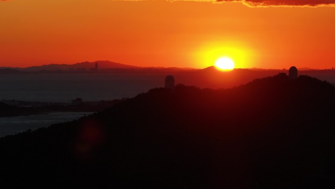 长焦航拍威海玛珈山山大天文台夕阳晚霞天空