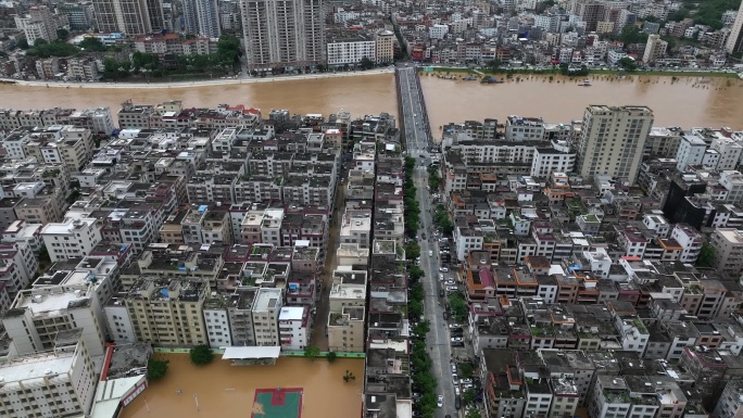 航拍粤西洪峰过境城市被淹水浸小区