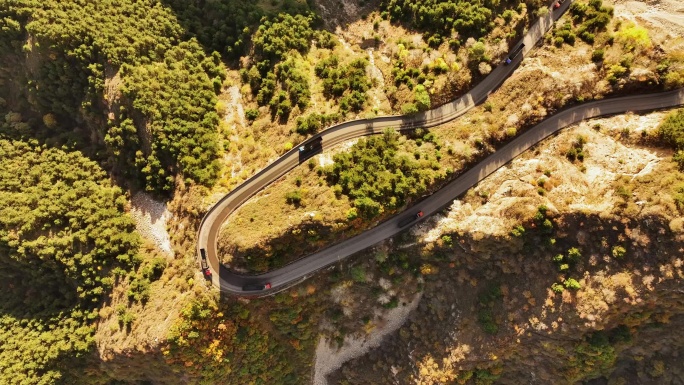 盘山公路煤炭运输车队