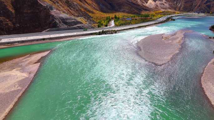 航拍 青藏高原 西藏 秋季 绿色 拉萨河