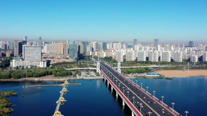 4K航拍临沂市北城新区北京路沂河大桥风景