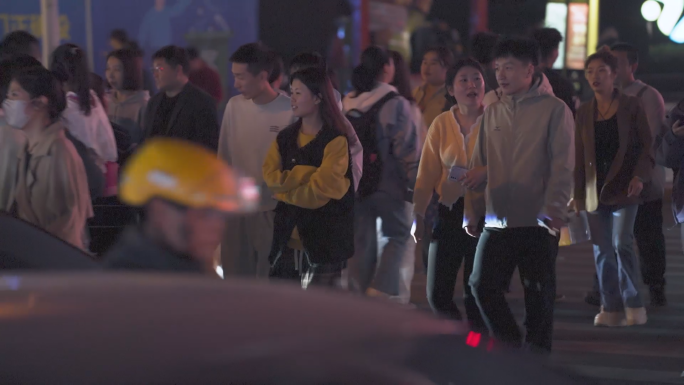 城市夜晚-街头行人-夜景车辆 匆匆的脚步