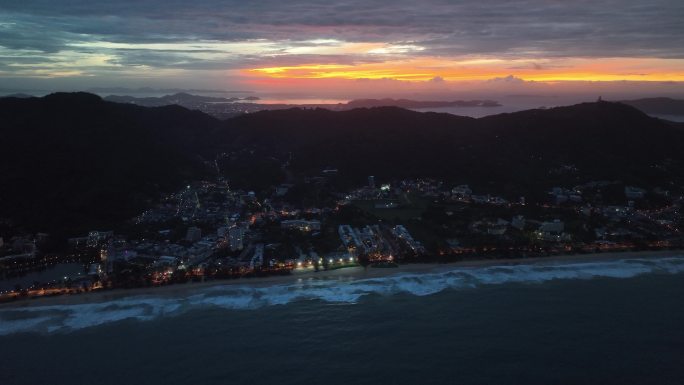 航拍泰国普吉岛卡伦海滩地区城镇日出风光