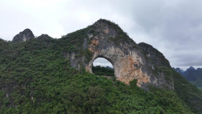 中国广西桂林市阳朔县月亮山