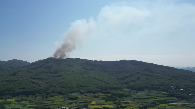 山头浓烟