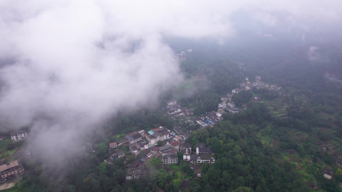 4K航拍峨眉山万年寺缆车索道公交站村庄