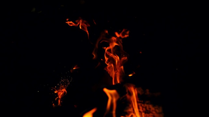 燃烧木头产生的火焰