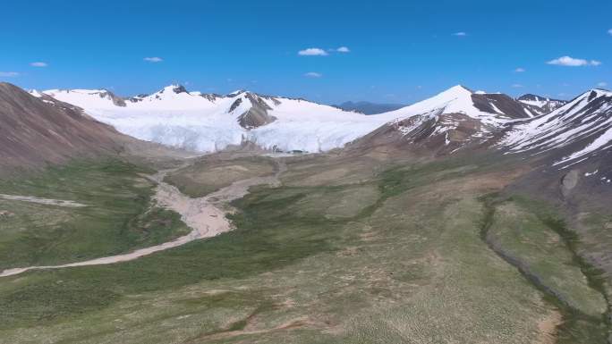 青藏线唐古拉山口雪山航拍