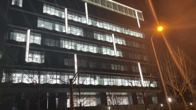 夜景深夜灯光加班 亮灯窗户窗外晚上大楼