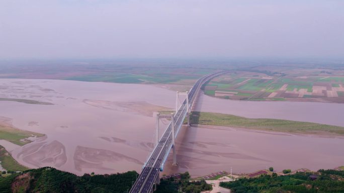 4K航拍郑州地标桃花峪黄河大桥