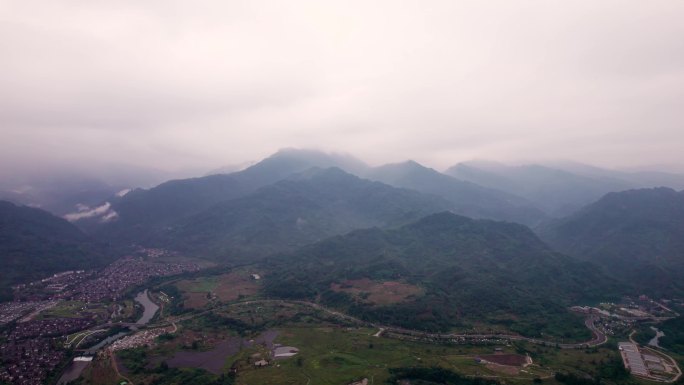 4K航拍峨眉山城市建设