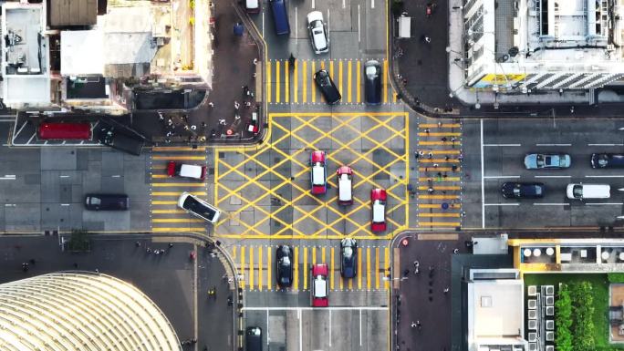 香港闹市区旺角十字路口汽车在道路上