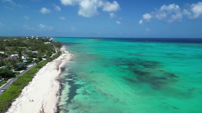 海岸线和加勒比海的鸟瞰图