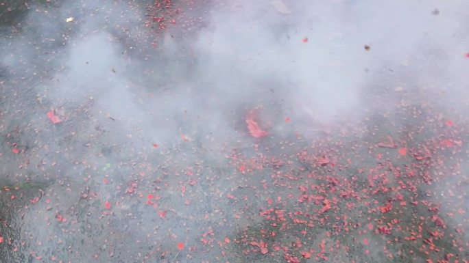 重阳拜山祭祀拜祭祖先上山扫墓烧炮纪念祖宗