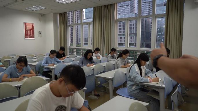 大学生 看书 学习 校园生活 校园环境