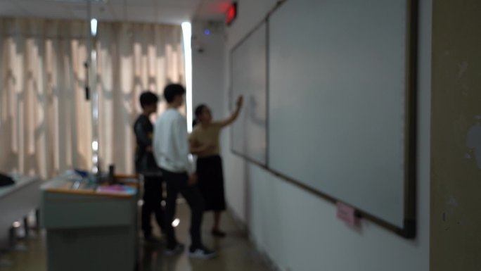 大学 课堂 大学生 认真上课 学校