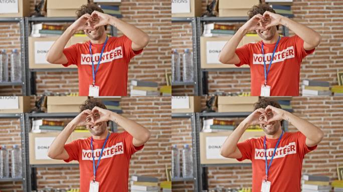 身穿志愿者制服的年轻西班牙裔激进分子在慈善中心做爱心手势