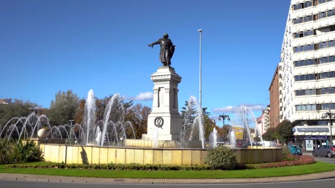 广场古兹曼埃尔布埃诺与喷泉和纪念碑Guzmán埃尔布埃诺