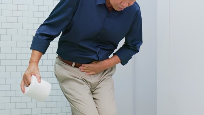 老人胃痛外国人肚子疼肠胃炎尿急