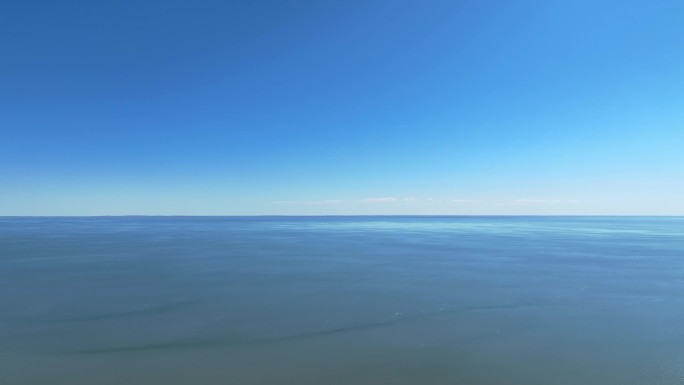 航拍内蒙古呼伦贝尔市水天一色的呼伦湖