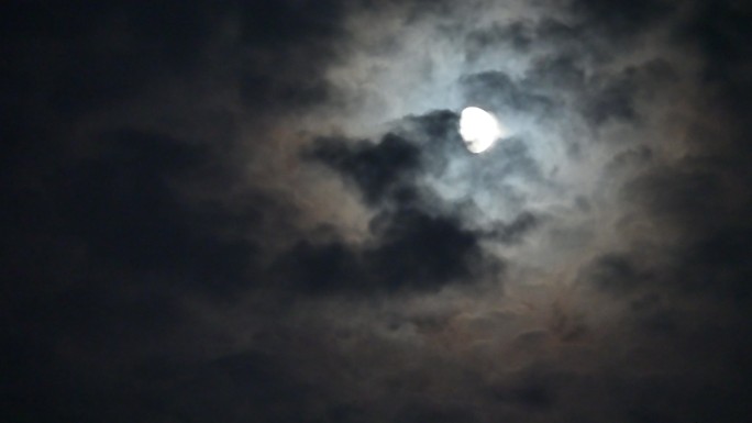 月黑风高月亮乌云天空夜晚自然风光