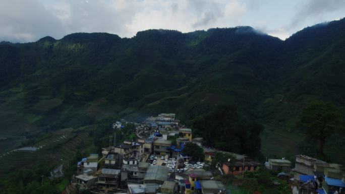 宁静的小山村