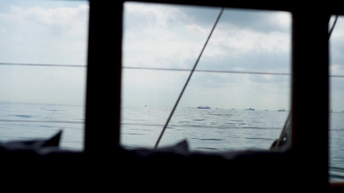 海景从帆船，在海上航行，干净的蓝色海浪，水上运动，放松视频