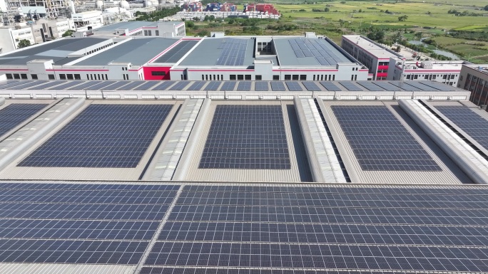 工厂房顶分布式太阳能光伏发电站航拍