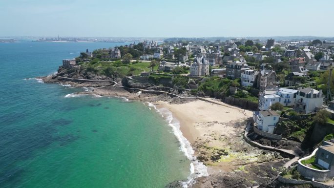 法国布列塔尼第纳尔无人机航拍海滩和豪宅
