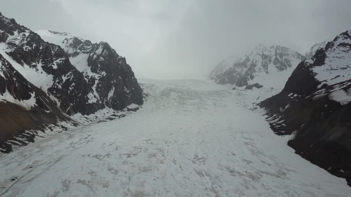 4k航拍自然仁隆巴冰川小雪3