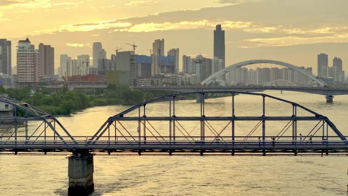 兰州市中山桥夕阳 金色黄河大桥