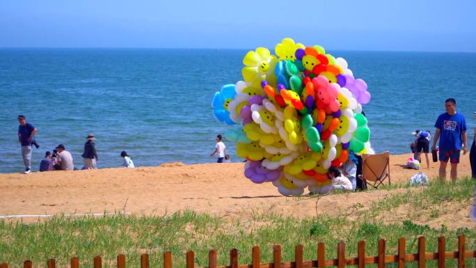 大海沙滩卖气球