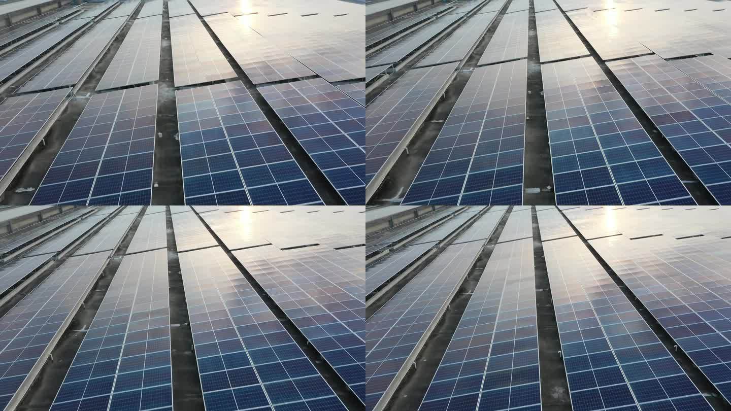 黄昏时屋顶的太阳能板