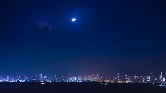 东京城市夜景，闪电闪烁