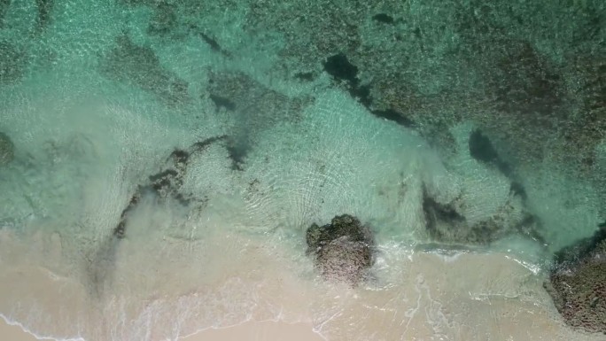 海岸线和加勒比海的鸟瞰图