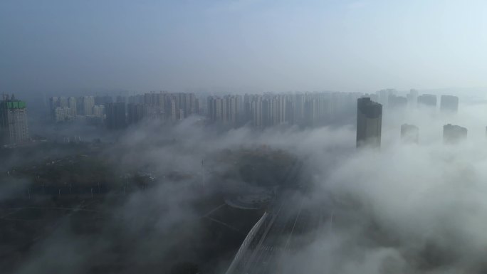 航拍云雾中的城市B