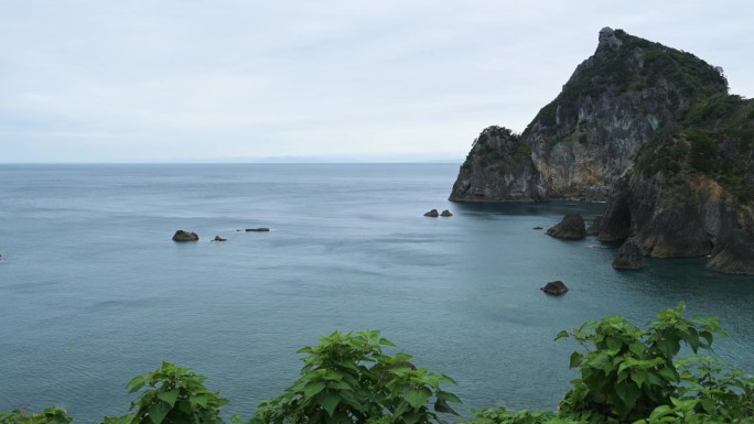 日本伊豆半岛海岸线的电影镜头