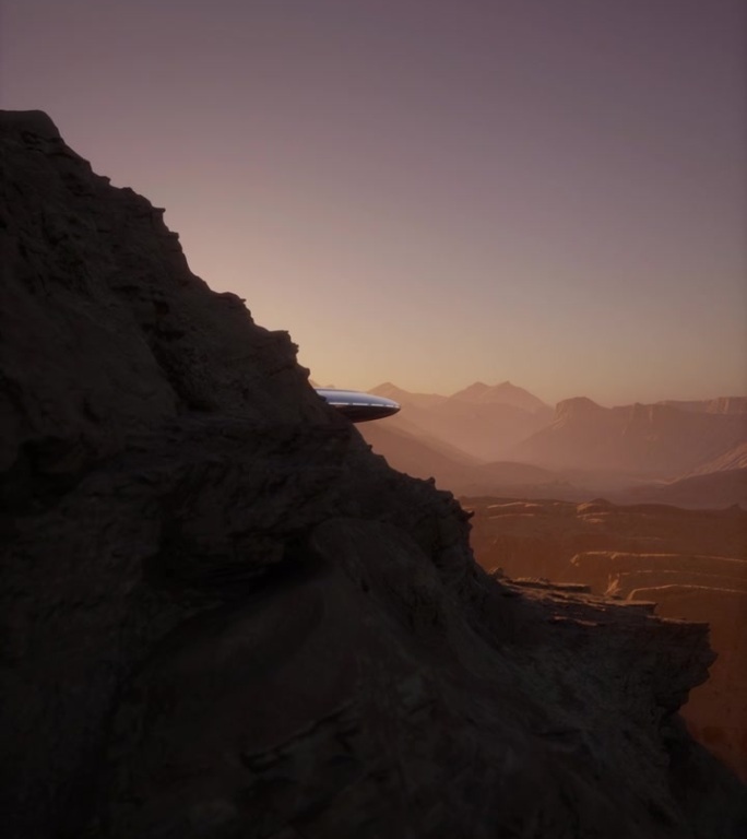 从山的阴影中浮现出来，飞碟优雅地在空中滑翔。