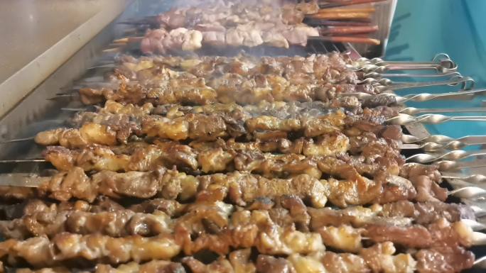 新疆美食烤羊肉串