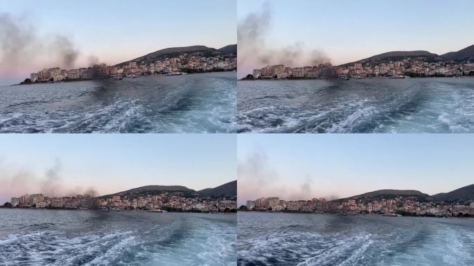 从一艘从圣托里尼岛开往纳克索斯岛和希腊爱琴海的雅典的轮渡的后面看到的风景