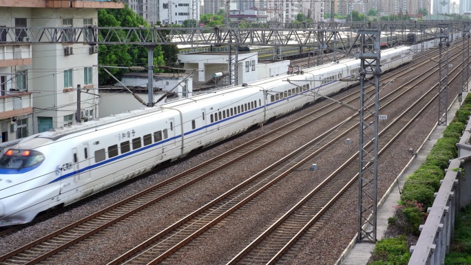 中国上海高铁列车行驶