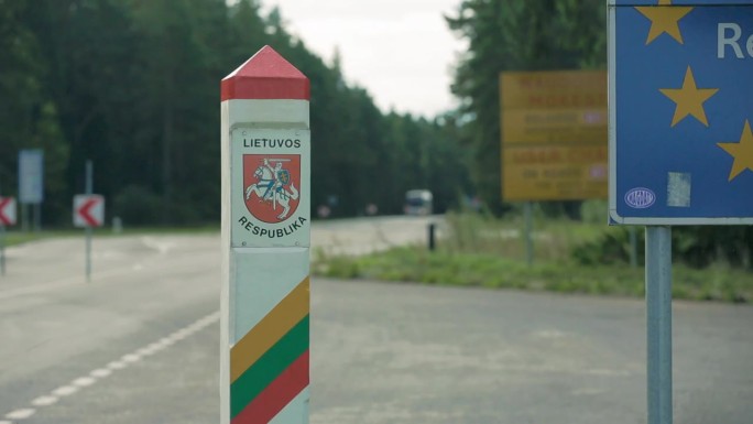 立陶宛共和国国徽，公共汽车驶过