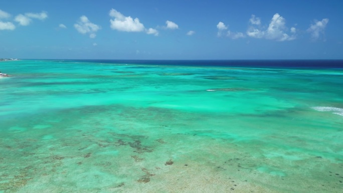 海岸线和加勒比海的鸟瞰图