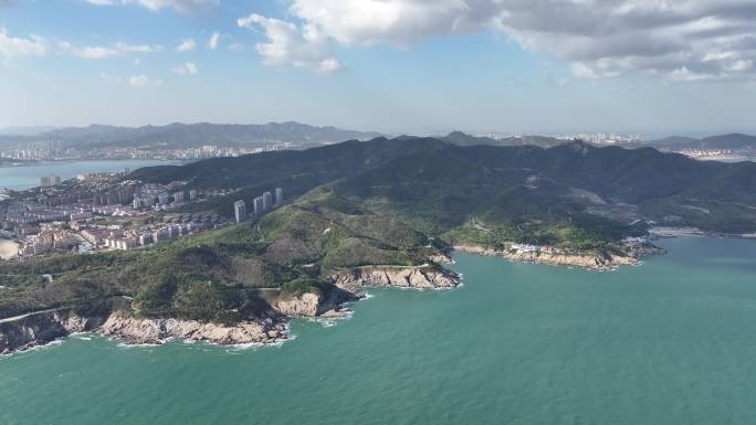 航拍蓝天白云威海市环翠区环海路山海风景